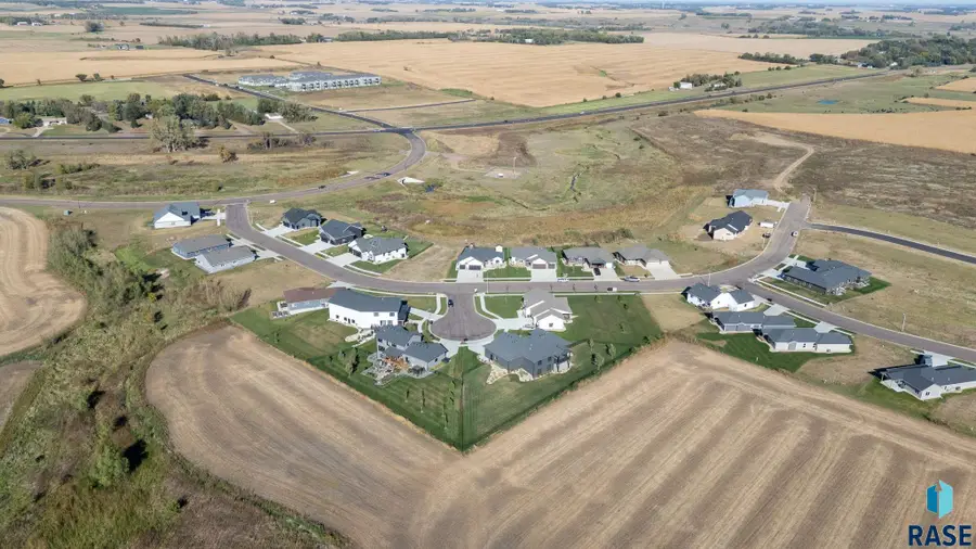 705 Turtle Creek Dr, Hartford, SD 57033 - #2