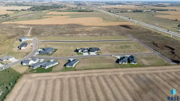 1001 Tortuga Ave, Hartford, SD 57033