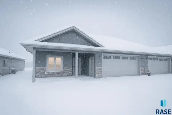 608 Ash Creek Dr, Beresford, SD 57004