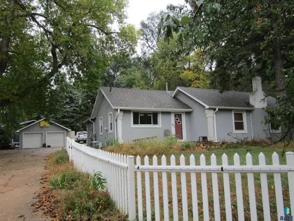 2832 E Granny Smith Pl, Sioux Falls, SD 57103