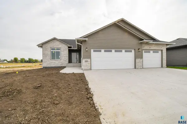810 Melissa Ave, Harrisburg, SD 57032