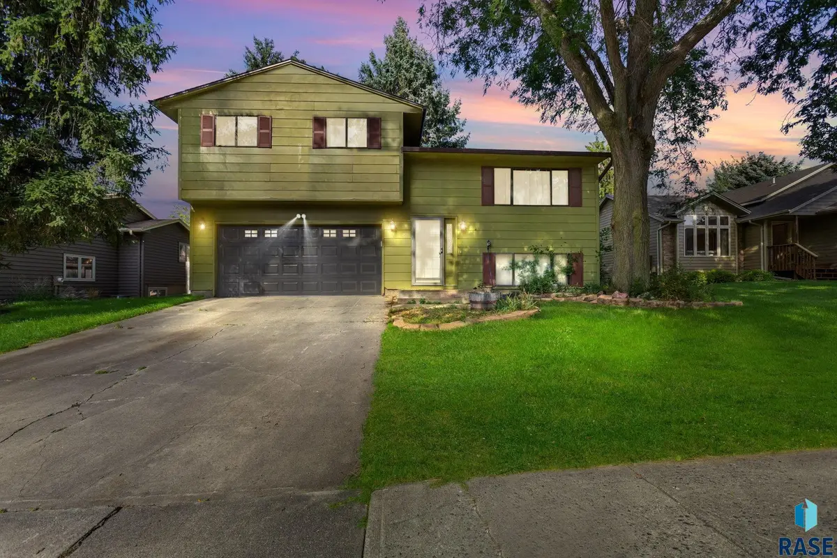 804 N Savannah Dr, Sioux Falls, SD 57103 - #1