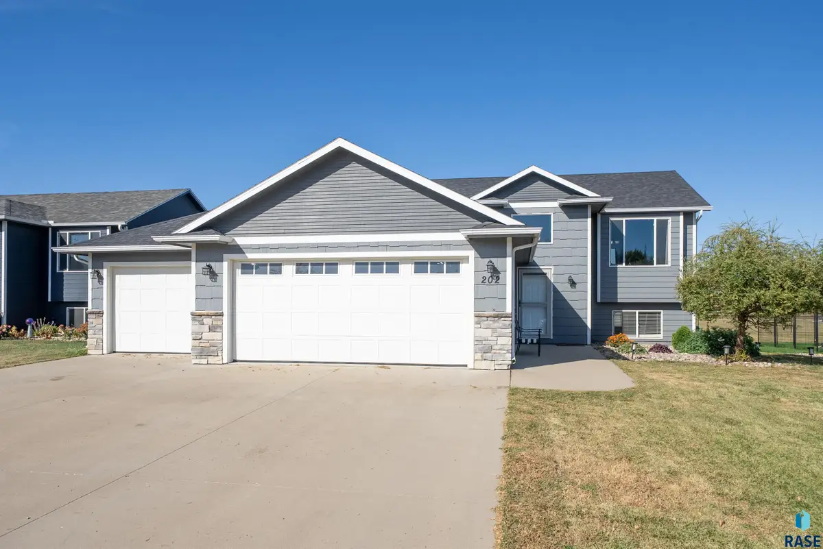 202 Tiger St, Harrisburg, SD 57032 - #1