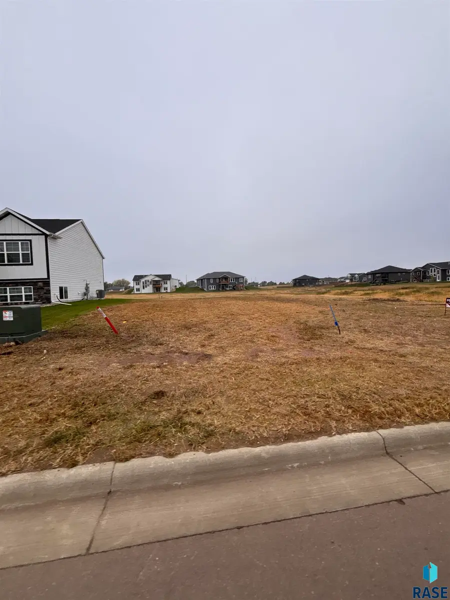 167 N Perry Ln, Harrisburg, SD 57032 - #2