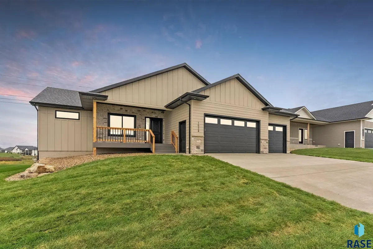 1524 N Marlowe Ave, Sioux Falls, SD 57110 - #1