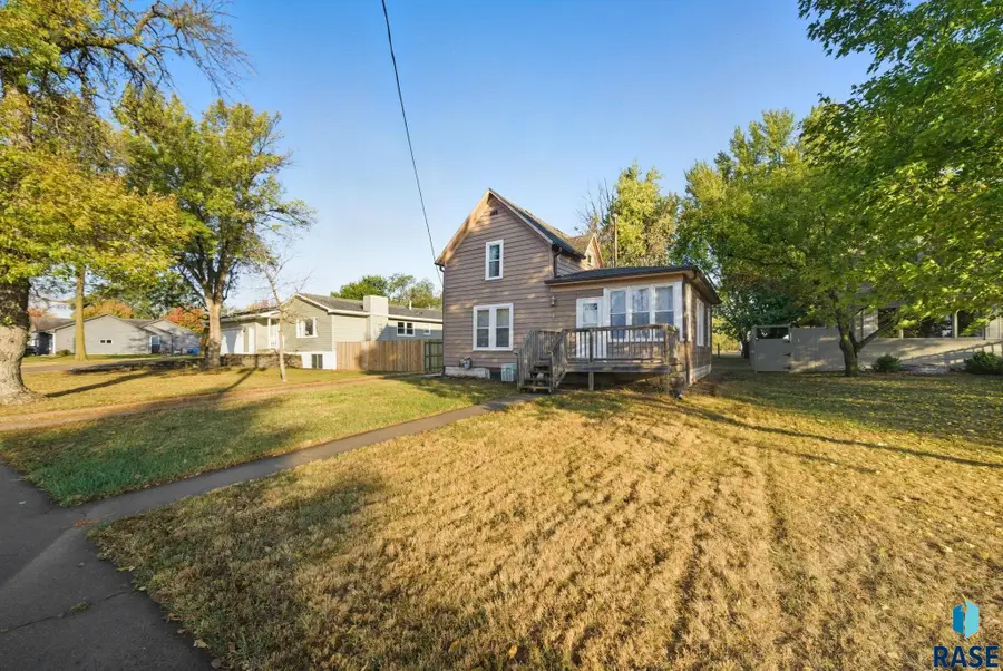612 W 1st Ave, Lennox, SD 57039 - #2