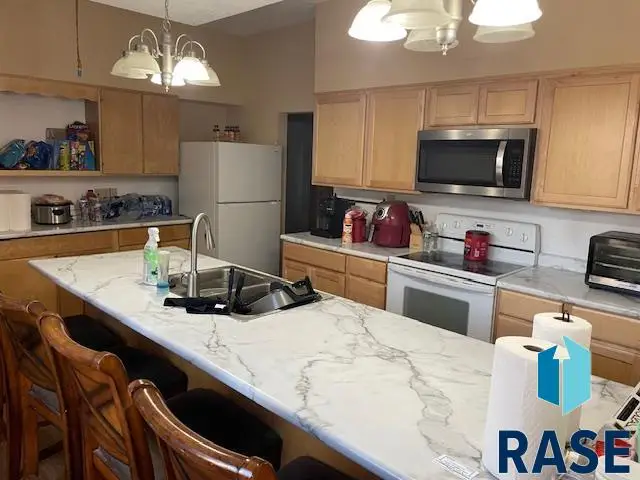 413 N Main St, Inwood, IA 51240 - #2