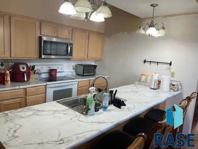 413 N Main St, Inwood, IA 51240 - #3