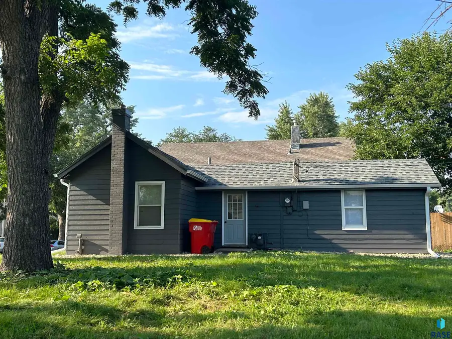 2020 S Duluth Ave, Sioux Falls, SD 57105 - #2