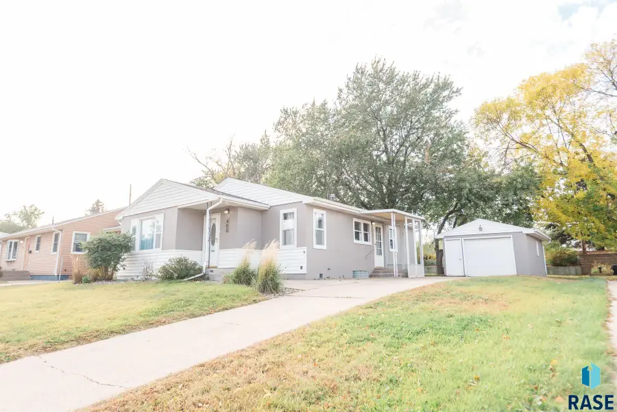 405 S Blaine Ave, Sioux Falls, SD 57103 - #2