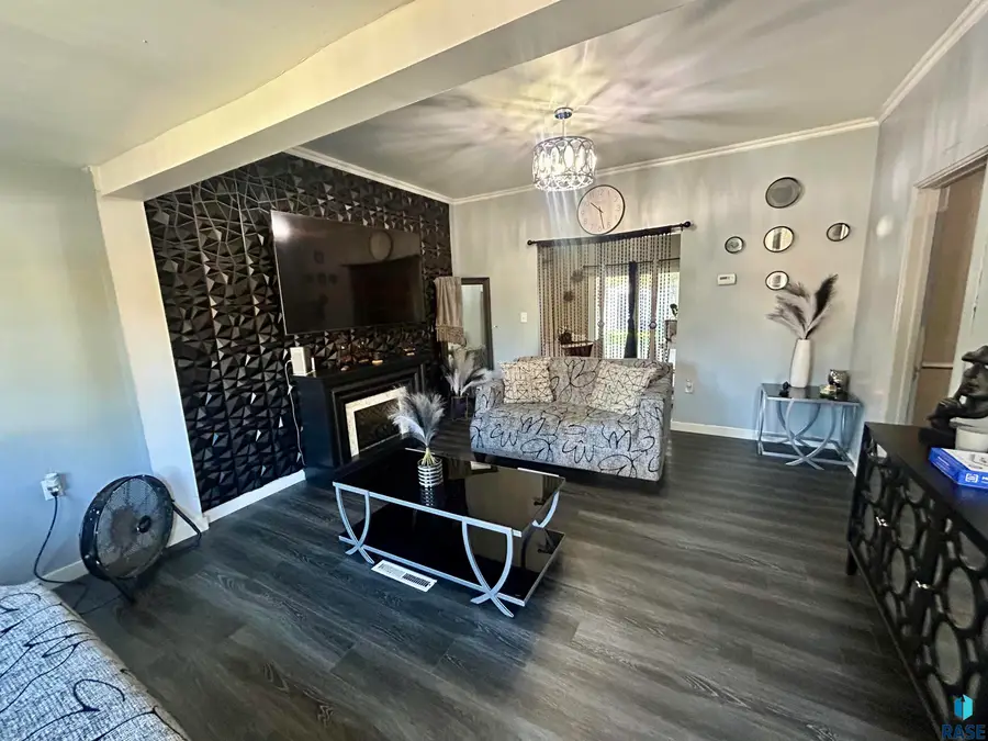 311 E Norton Ave, Salem, SD 57058 - #2