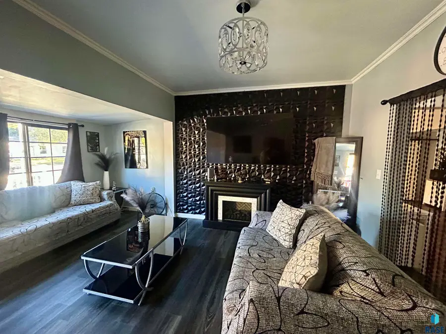 311 E Norton Ave, Salem, SD 57058 - #3