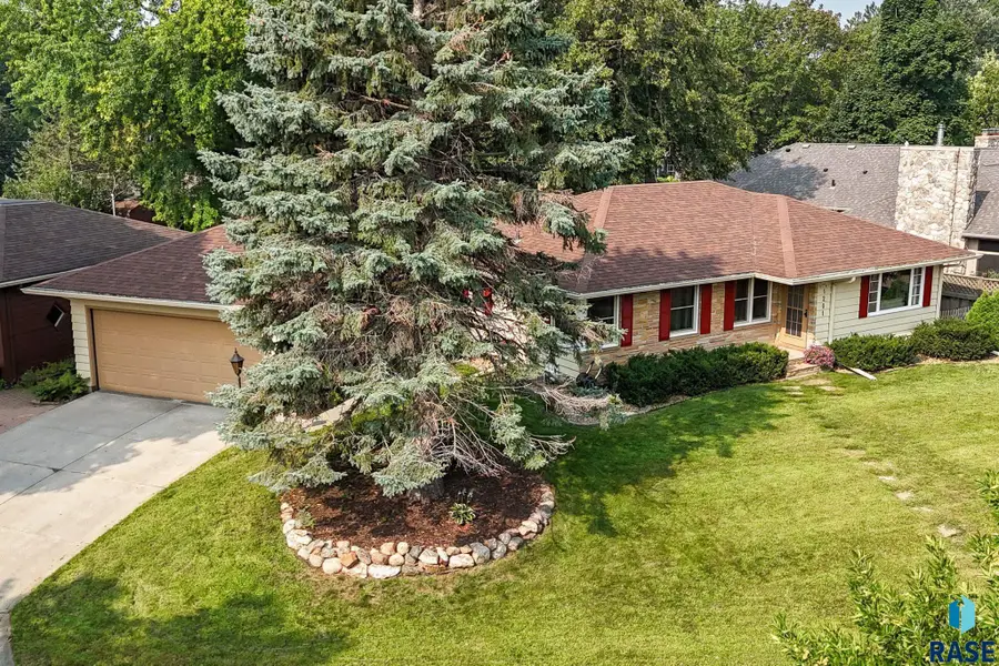 1201 S Lyndale Ave, Sioux Falls, SD 57105 - #2