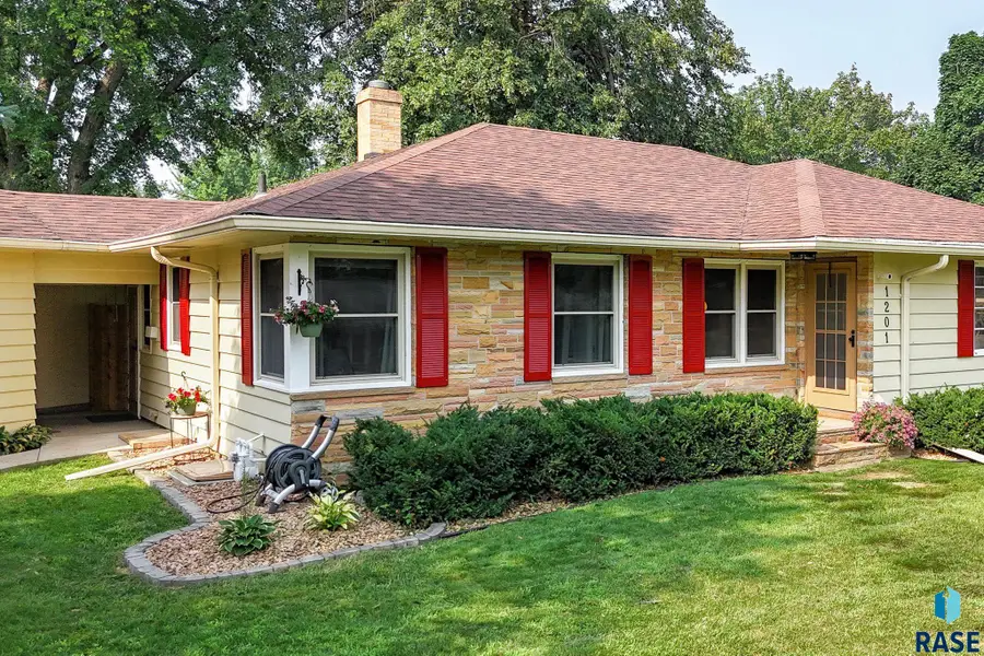 1201 S Lyndale Ave, Sioux Falls, SD 57105 - #3