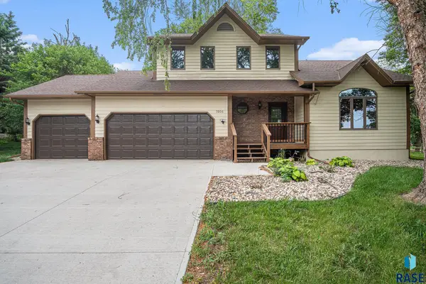 7604 E Palomino Rd, Sioux Falls, SD 57110