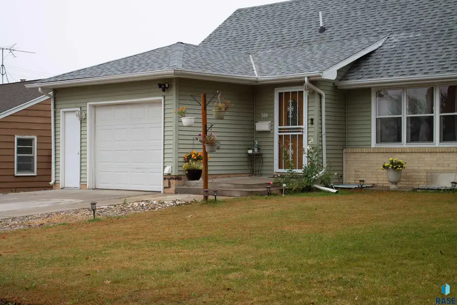 704 S Western Ave, Sioux Falls, SD 57104 - #2