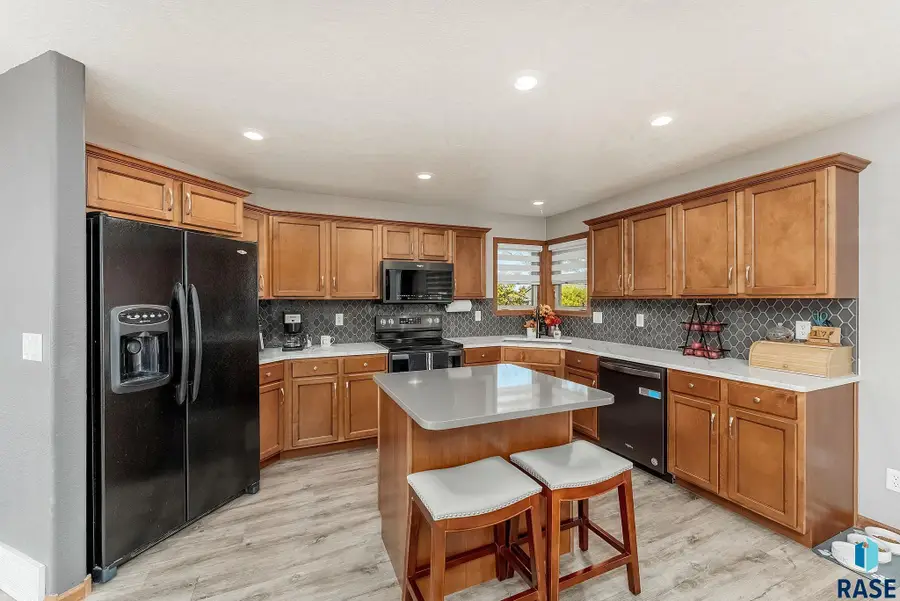 612 Coyote St, Harrisburg, SD 57032 - #3