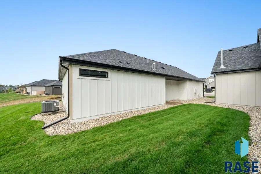 5917 E Rush St, Sioux Falls, SD 57110 - #3