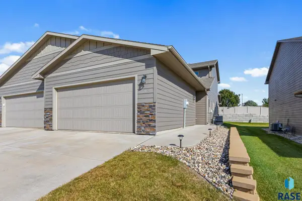 7216 E 45th St, Sioux Falls, SD 57110