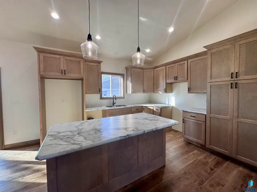 505 S Garfield St, Lennox, SD 57039 - #2