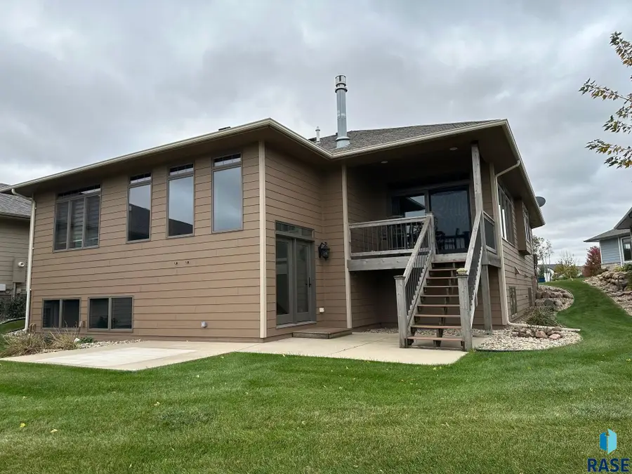 700 E Shadow Creek Ln, Sioux Falls, SD 57108 - #2