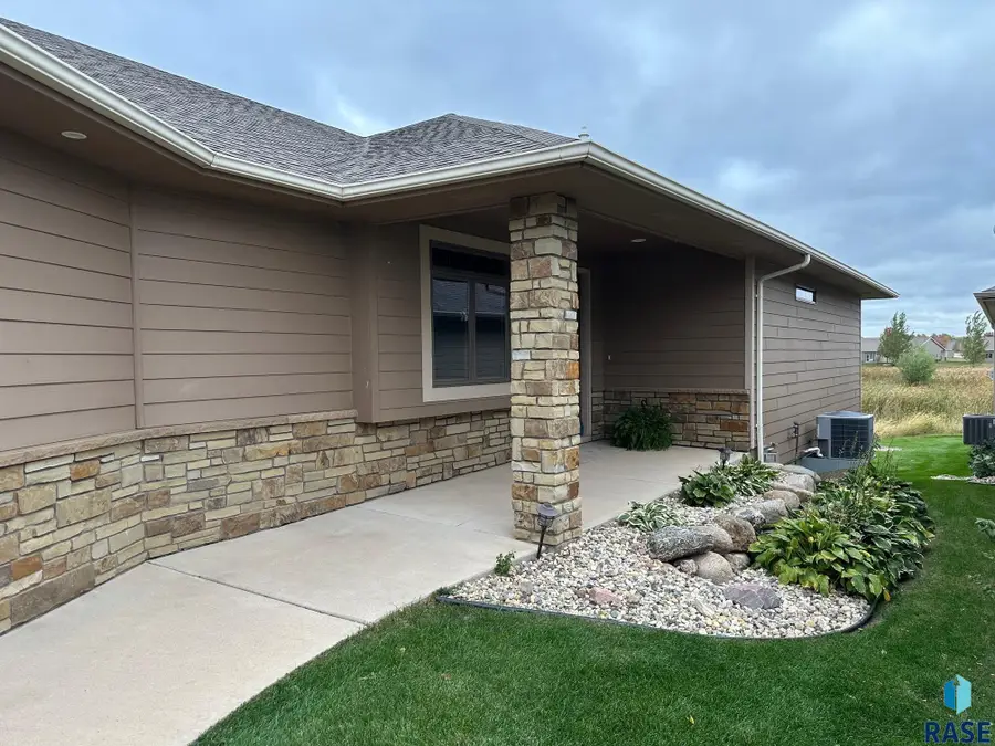 700 E Shadow Creek Ln, Sioux Falls, SD 57108 - #3