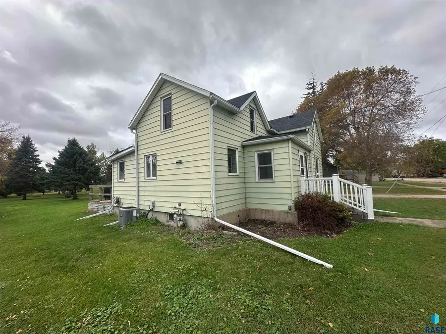 101 E 4th St, Ramona, SD 57054 - #2