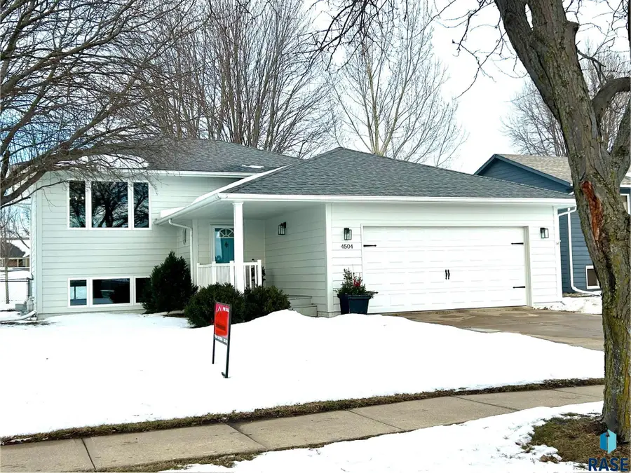 4504 E 36th St, Sioux Falls, SD 57110 - #2