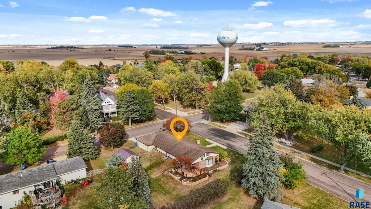 825 N Grant St, Canton, SD 57013 - #1