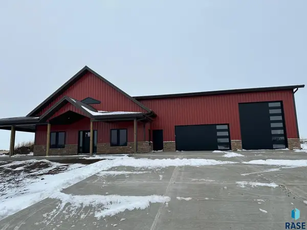 239 Grey Goose Dr, Wentworth, SD 57075