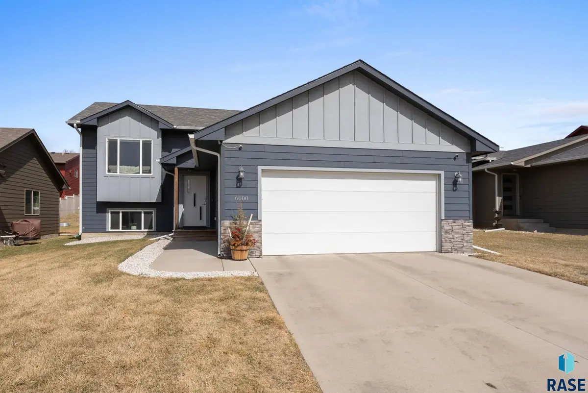 6600 W Amber St, Sioux Falls, SD 57107 - #1