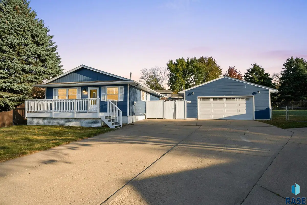4208 E Huntington Cir, Sioux Falls, SD 57103 - #1