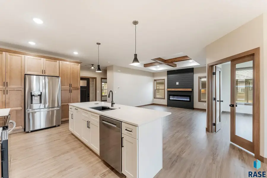 5406 W Colonial Ct, Sioux Falls, SD 57107 - #2