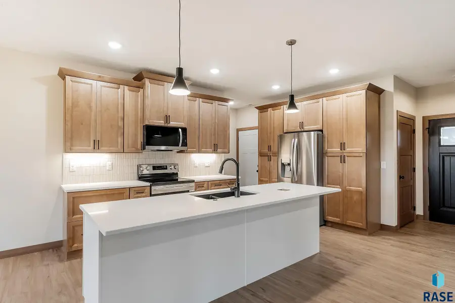 5406 W Colonial Ct, Sioux Falls, SD 57107 - #3