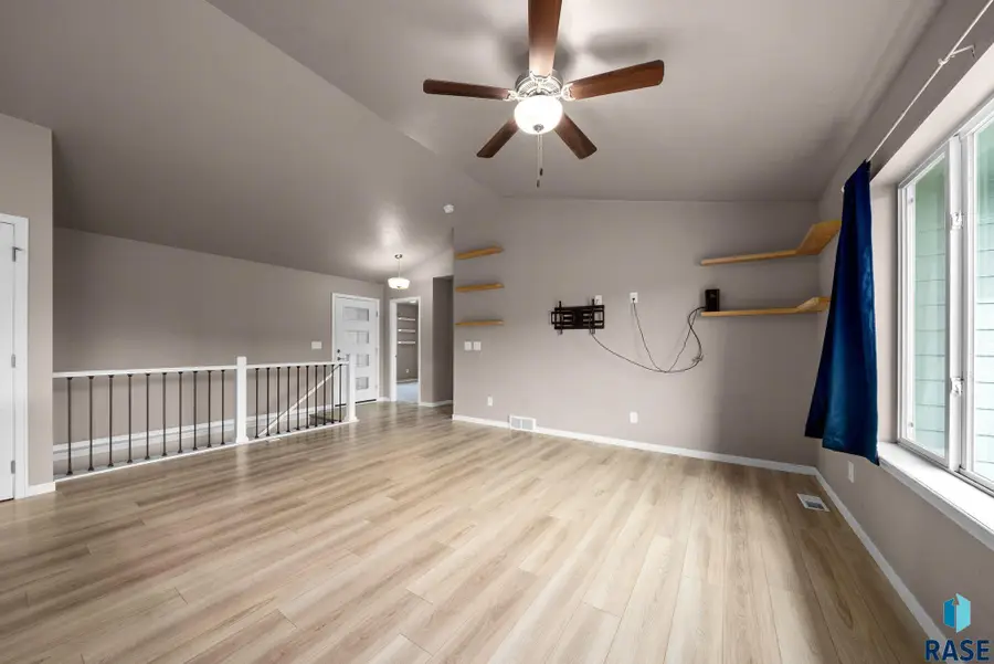 1504 S Gill Ave, Sioux Falls, SD 57106 - #3