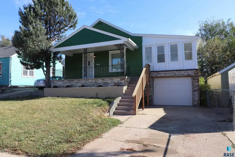 806 N Dakota Ave, Sioux Falls, SD 57104 - #3