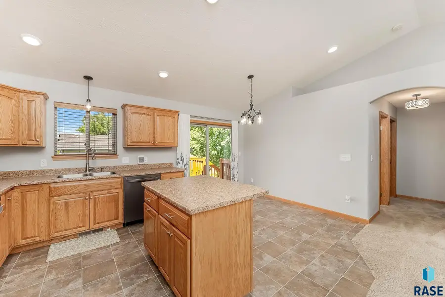 619 Raven Ave, Harrisburg, SD 57032 - #2