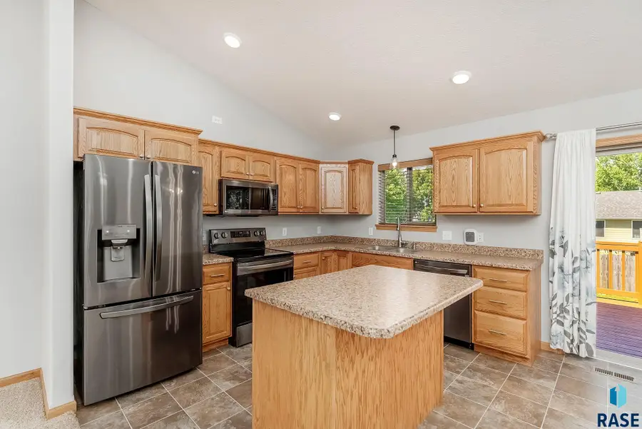 619 Raven Ave, Harrisburg, SD 57032 - #3