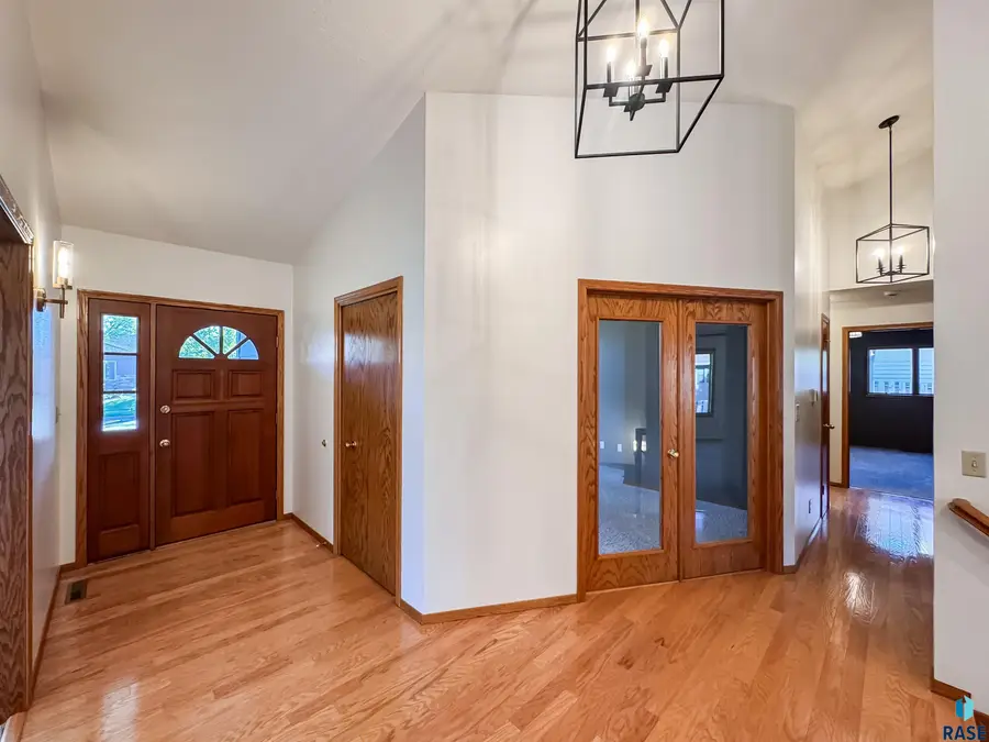 720 E 61st St, Sioux Falls, SD 57108 - #2