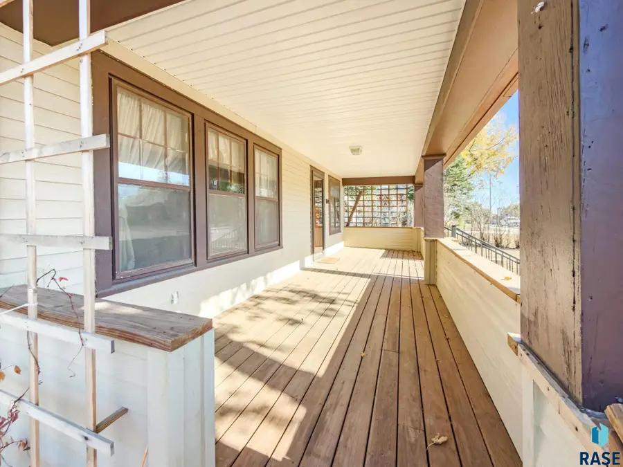 104 W Boynton Ave, Lennox, SD 57039 - #3