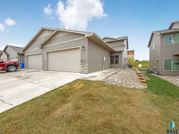 7316 E 45th St, Sioux Falls, SD 57110