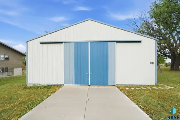 305 N Cedar St, Lennox, SD 57039