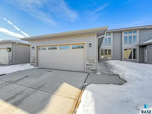 6135 S Bison Pl, Sioux Falls, SD 57108