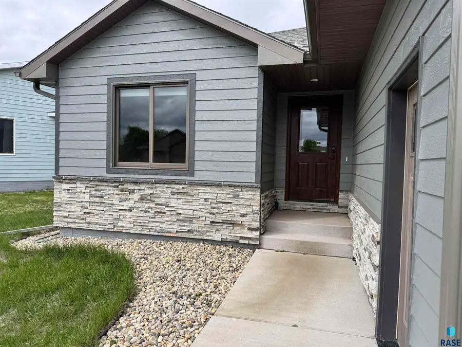 Cedar Dr, Harrisburg, SD 57032 - #2