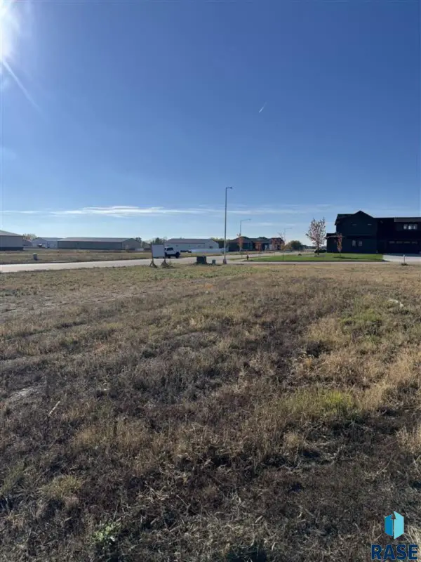 1210 E Madison St, Tea, SD 57064