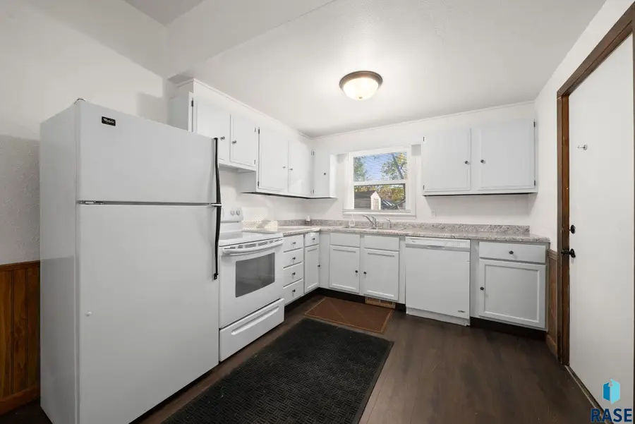 1013 W 5th St, Sioux Falls, SD 57104 - #2