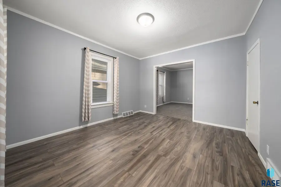 1013 W 5th St, Sioux Falls, SD 57104 - #3