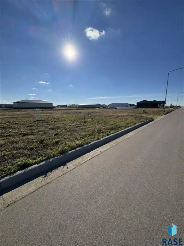 1115 E Madison St, Tea, SD 57064