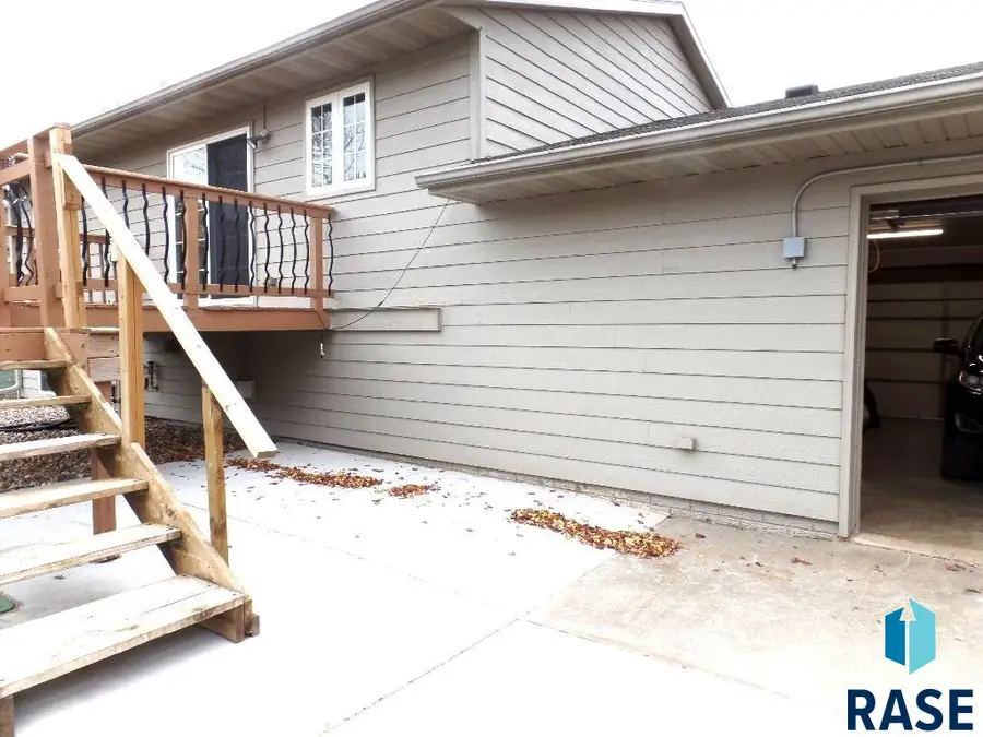 6304 W 61st St, Sioux Falls, SD 57106 - #3