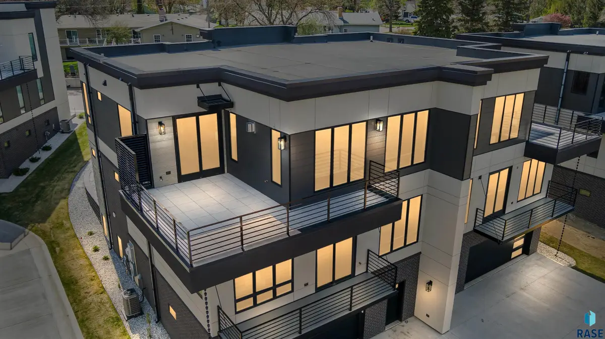 2720 S Oriya Pl, Sioux Falls, SD 57106 - #1